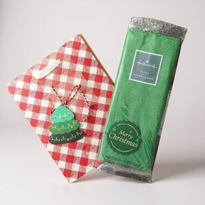 W8. Christmas Gift Bag Set